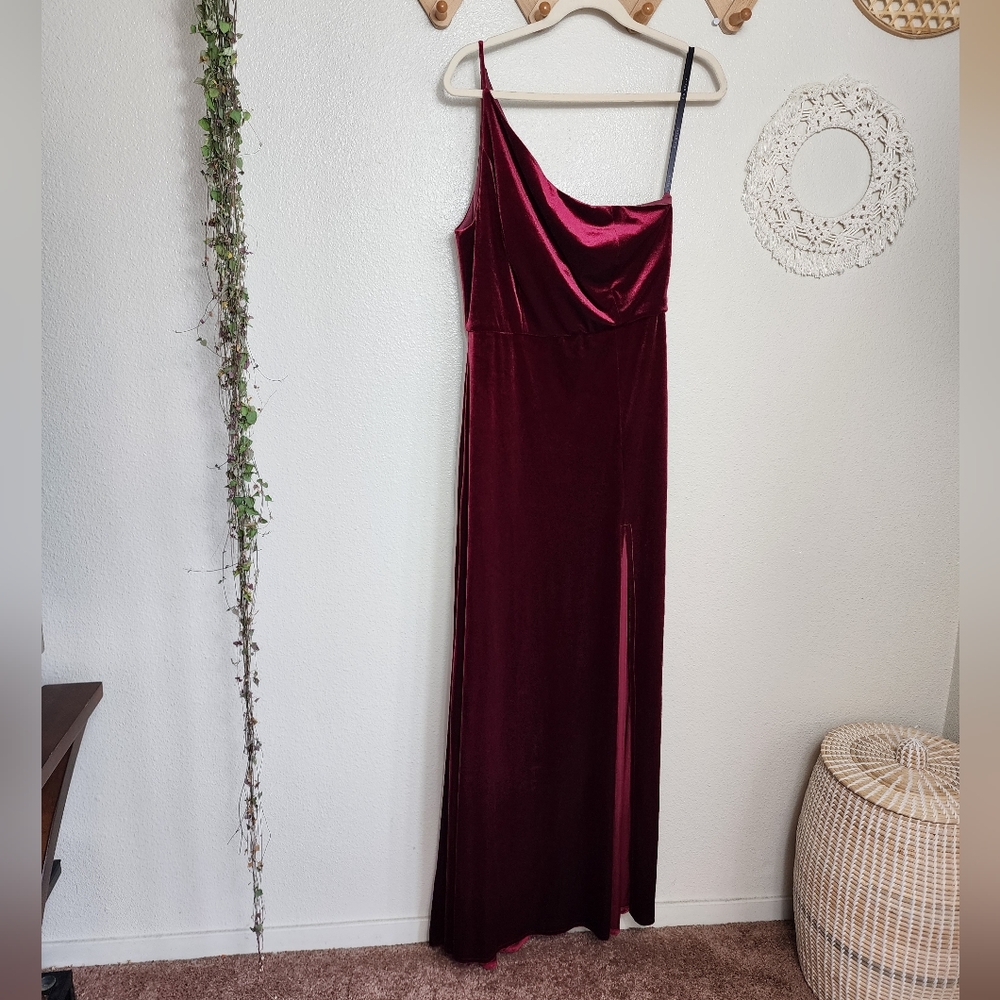 After Six One-Shoulder Spaghetti Strap Velvet Maxi Dress In Cabernet Size 10 NWT - Picture 2 of 10